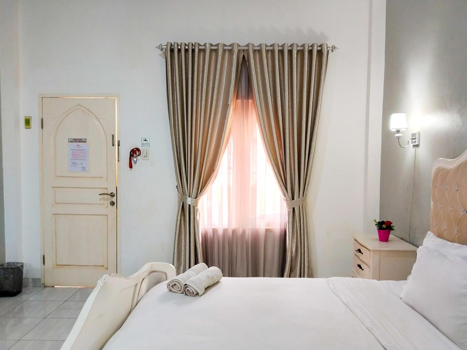 Grand Shaqilla Syariah Hotell Deli Tua Exteriör bild
