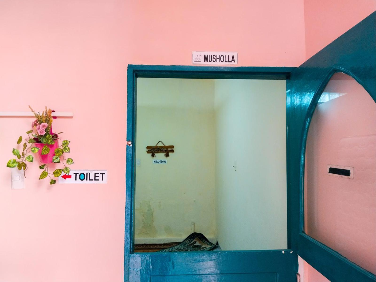 Grand Shaqilla Syariah Hotell Deli Tua Exteriör bild
