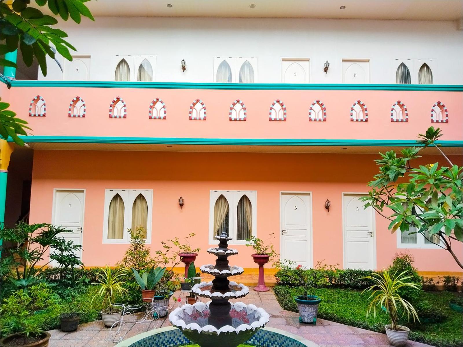 Grand Shaqilla Syariah Hotell Deli Tua Exteriör bild