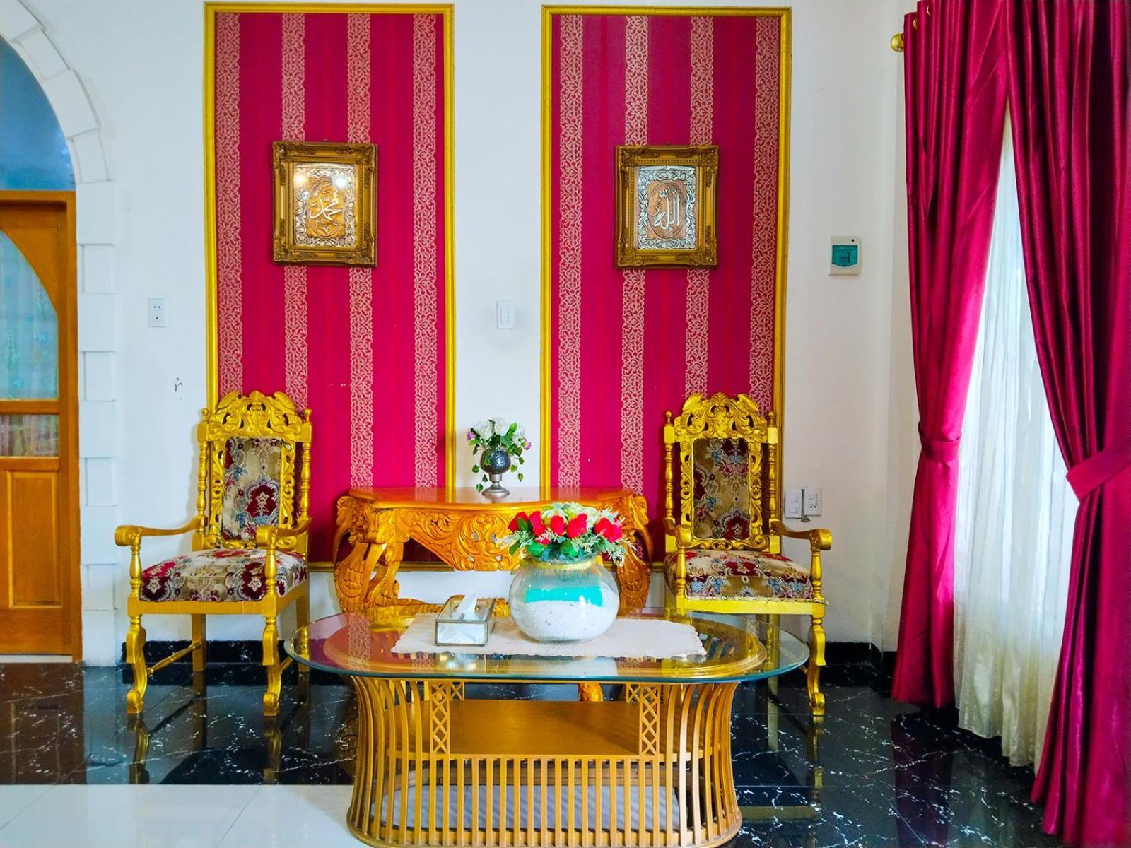 Grand Shaqilla Syariah Hotell Deli Tua Exteriör bild