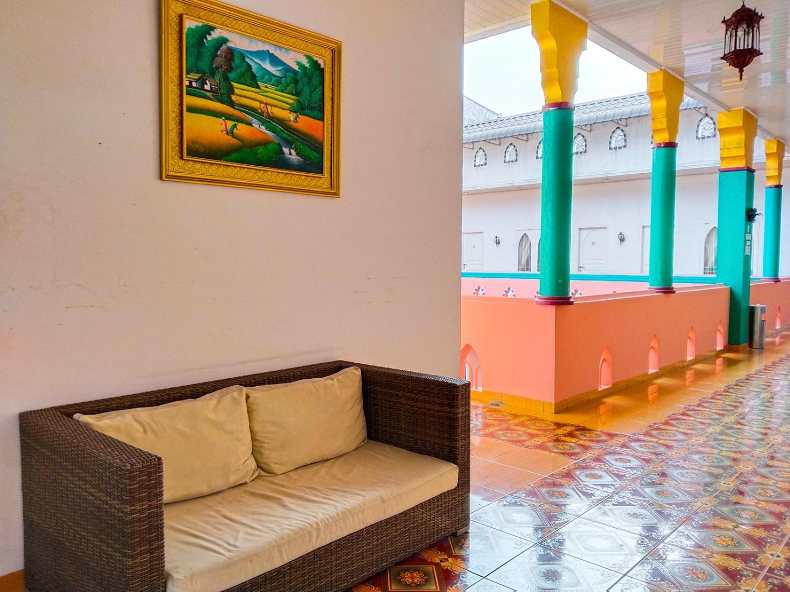 Grand Shaqilla Syariah Hotell Deli Tua Exteriör bild