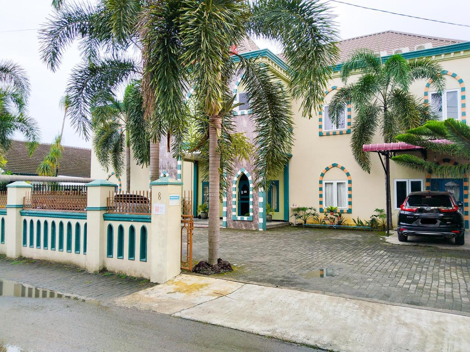 Grand Shaqilla Syariah Hotell Deli Tua Exteriör bild